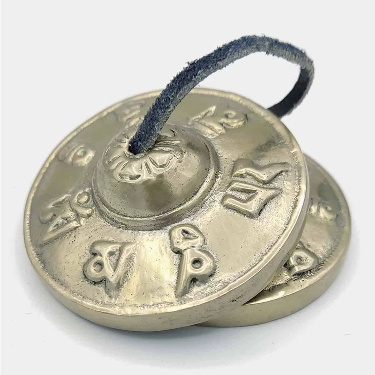 AL025 Tingshas Mani Mantra 6.5cm 1